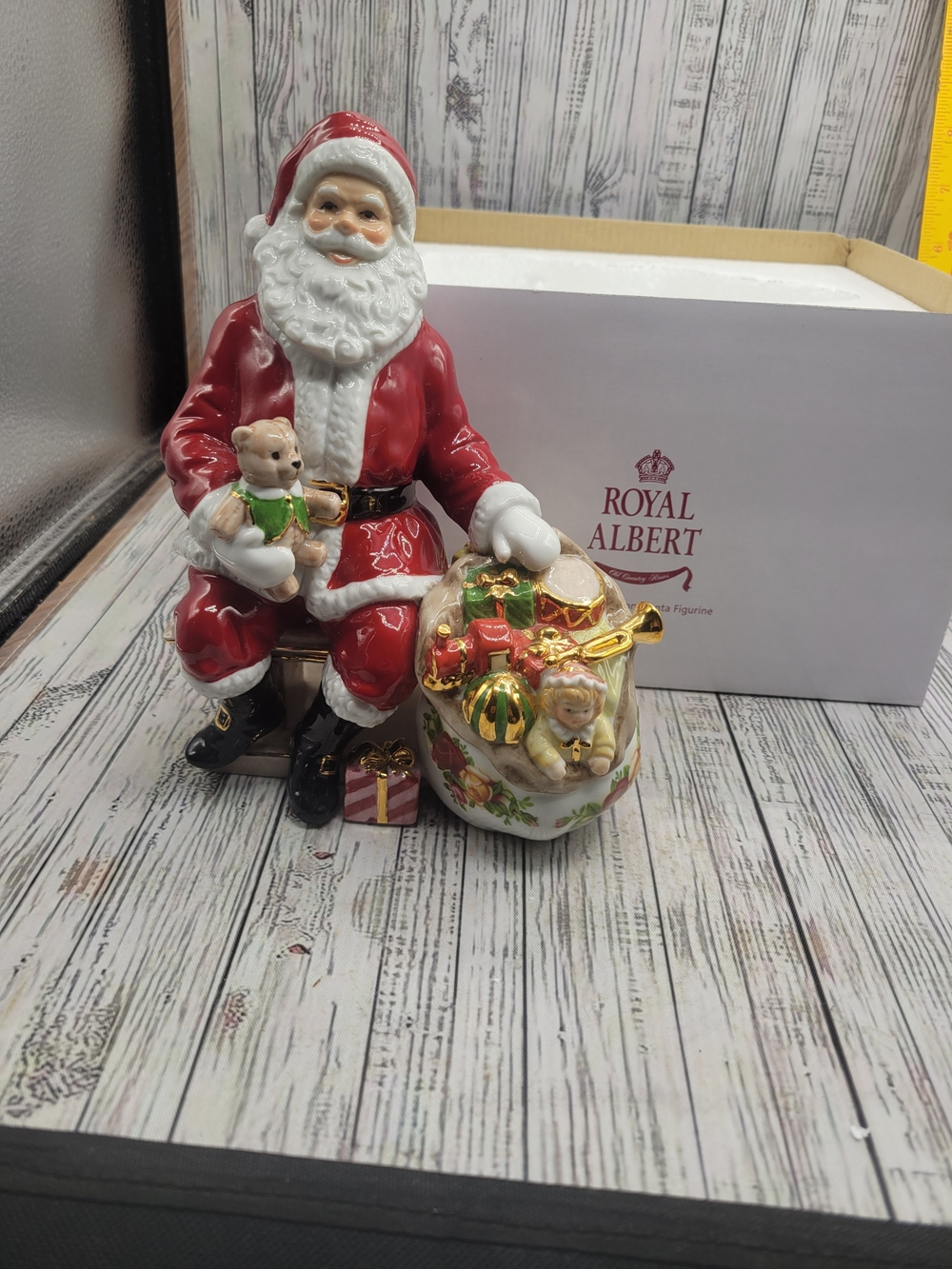 Royal Albert "Old Country Roses" Santa Figurine Limited Edition 1828/2000